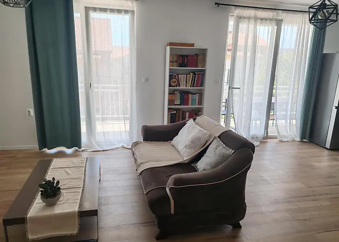 Nea Biograd Na Moru