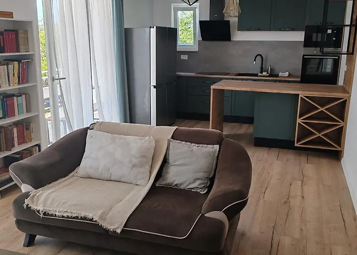 Nea アパート ビオグラード・ナ・モル